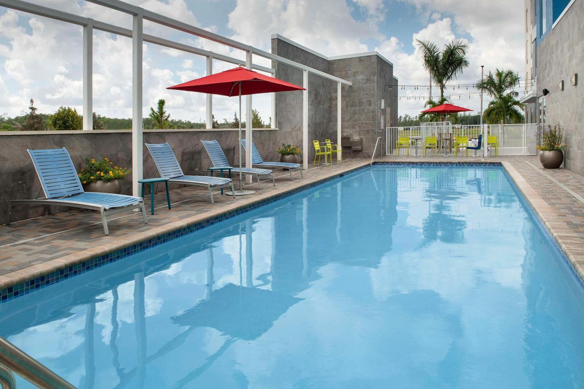 Home2 Suites By Hilton Fort Myers Airport Eksteriør billede