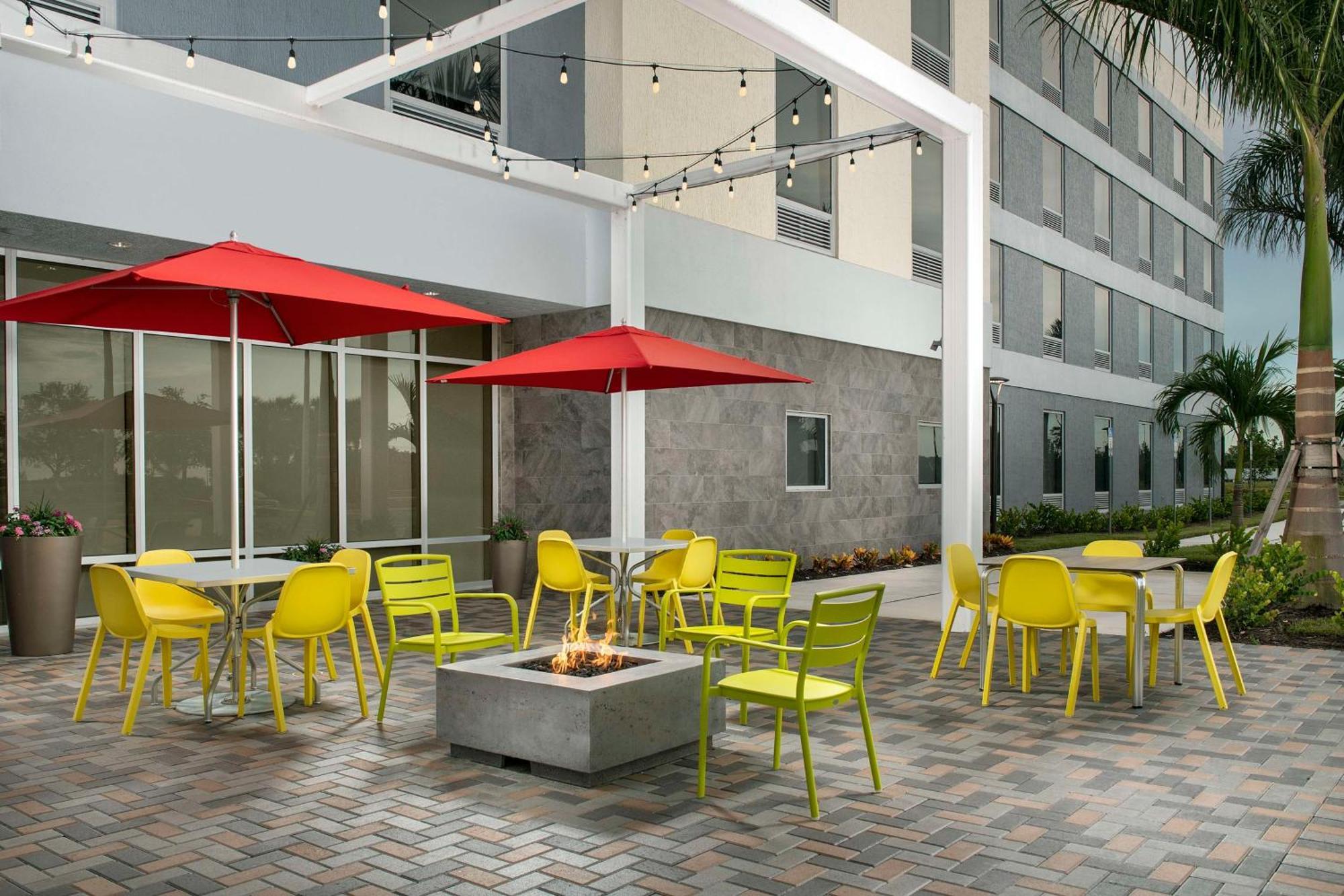 Home2 Suites By Hilton Fort Myers Airport Eksteriør billede